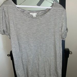black and white stripped tee